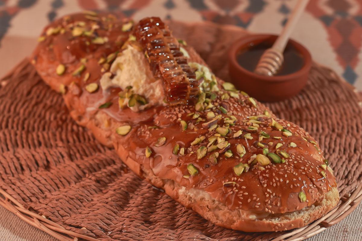 Qashta-and-honey-Marouk-معروك-قشطة-وعسل-min Blank Image